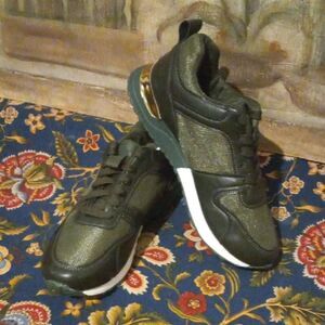 Stylish Forest Green Sneakers